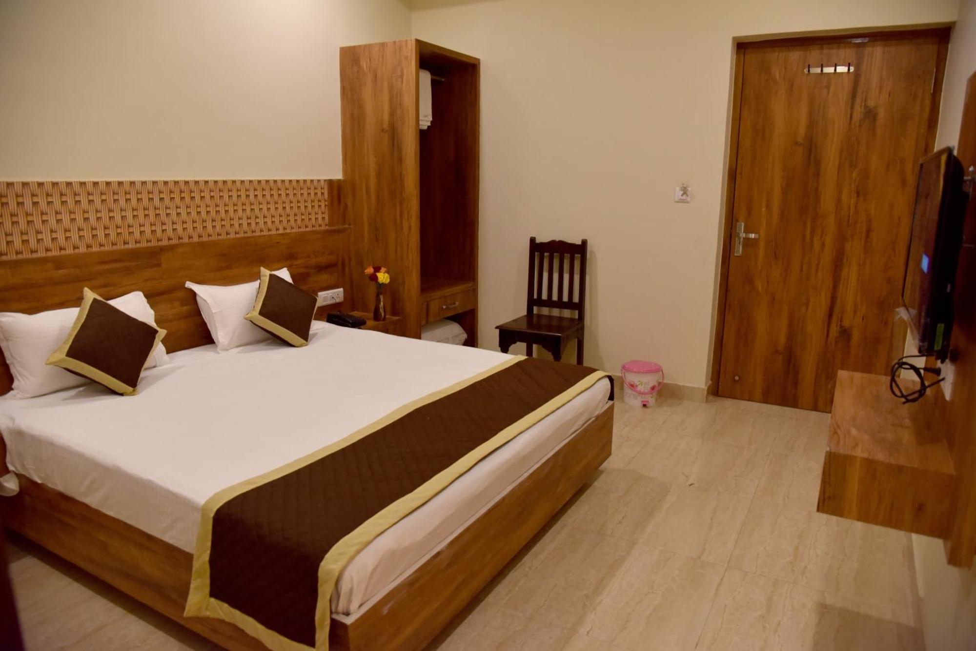 S R Plaza At Delhi Airport Hotel Ню Делхи Екстериор снимка