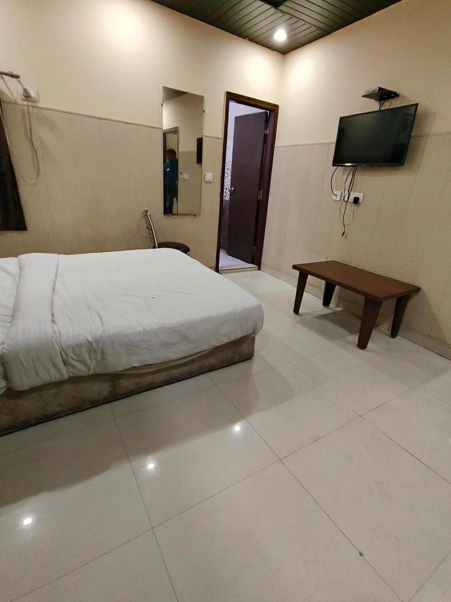 S R Plaza At Delhi Airport Hotel Ню Делхи Екстериор снимка