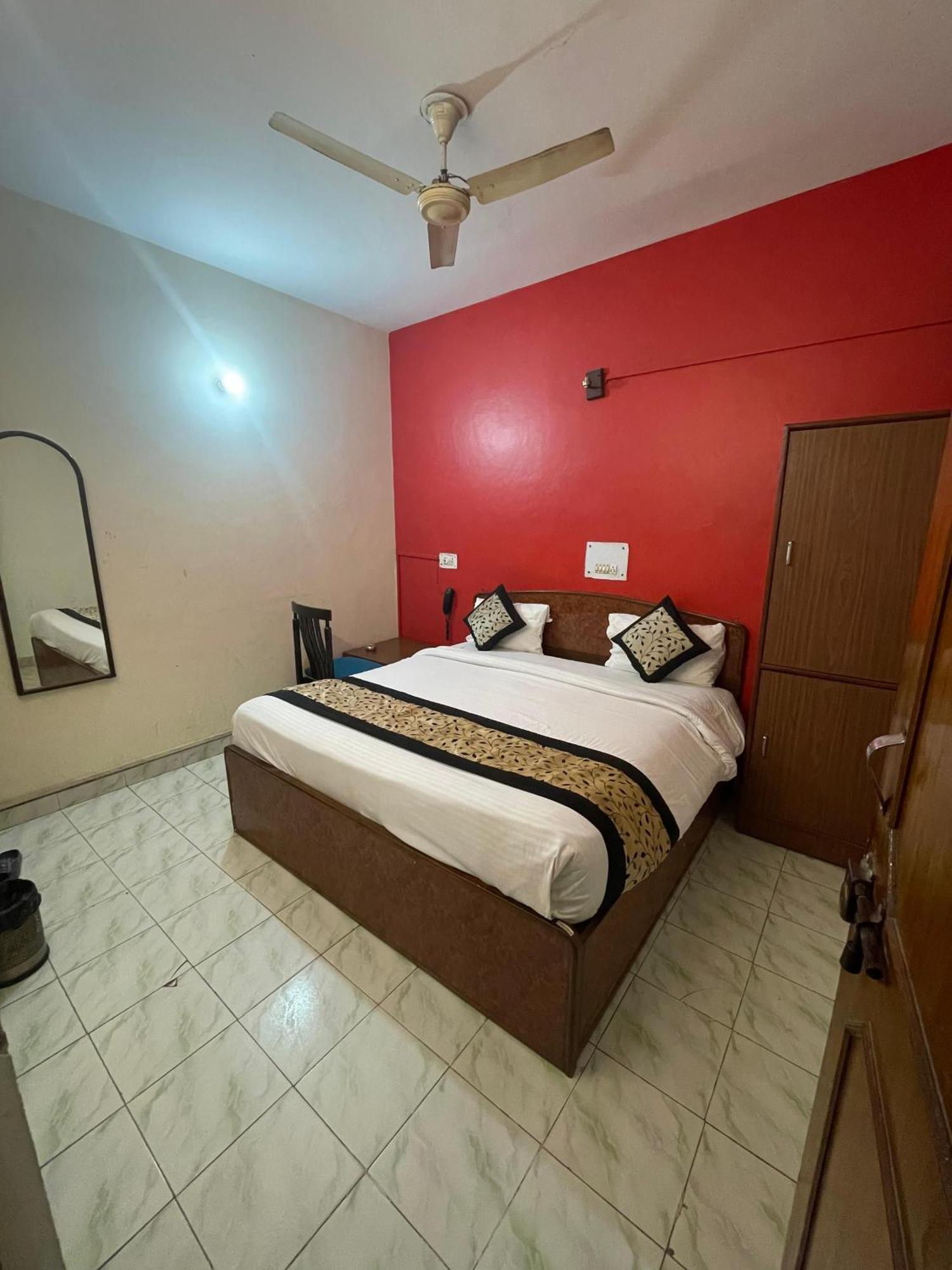 S R Plaza At Delhi Airport Hotel Ню Делхи Екстериор снимка