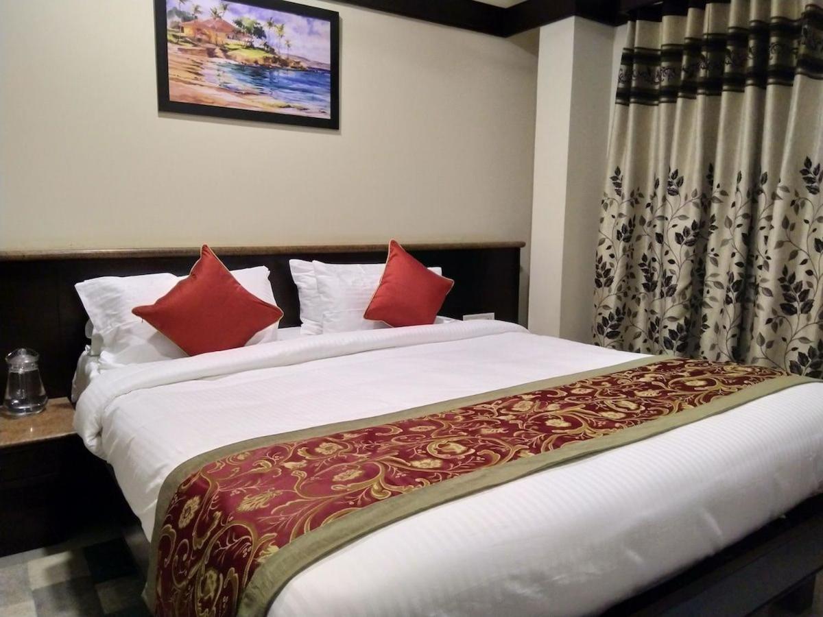 S R Plaza At Delhi Airport Hotel Ню Делхи Екстериор снимка
