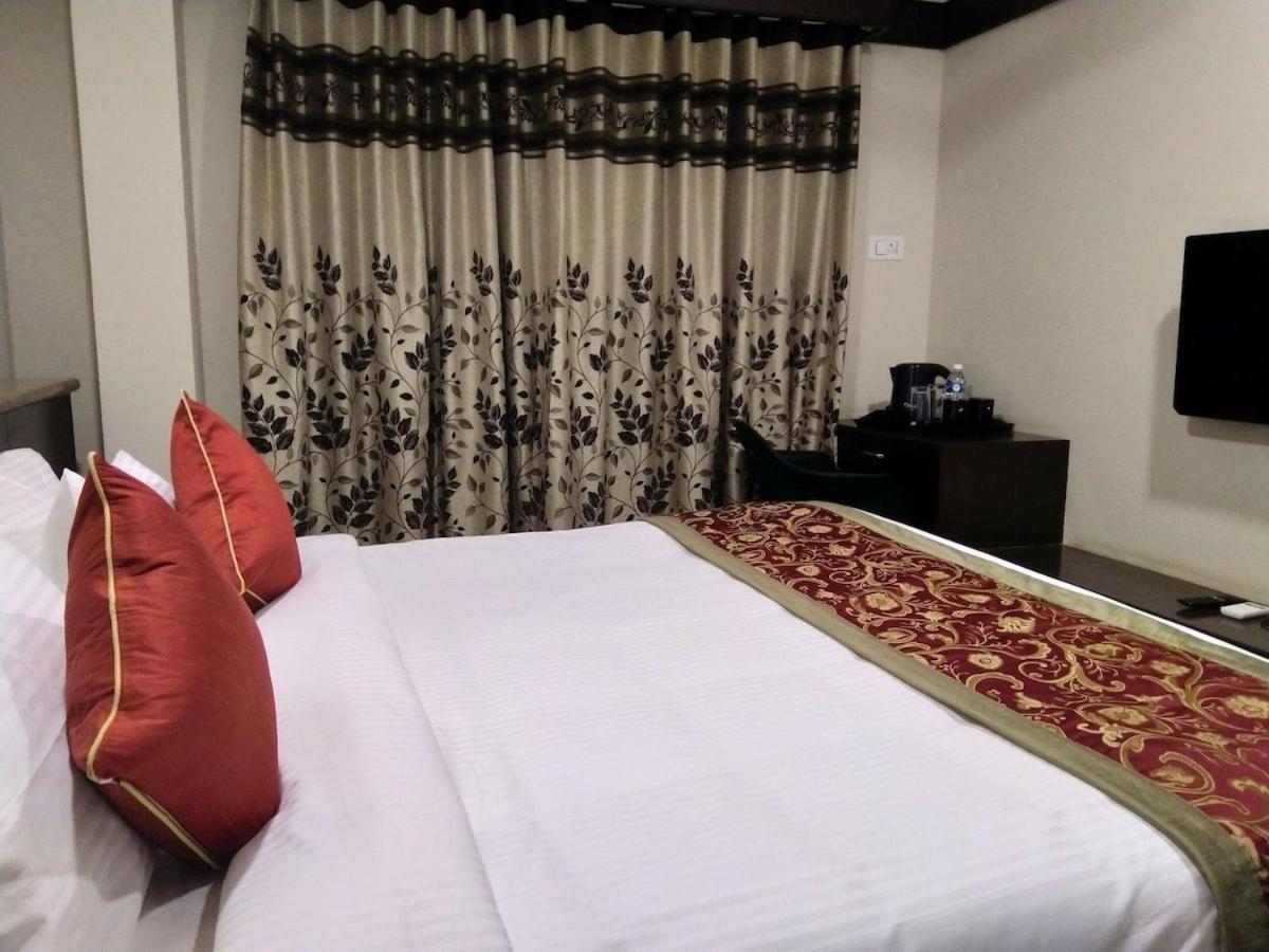 S R Plaza At Delhi Airport Hotel Ню Делхи Екстериор снимка