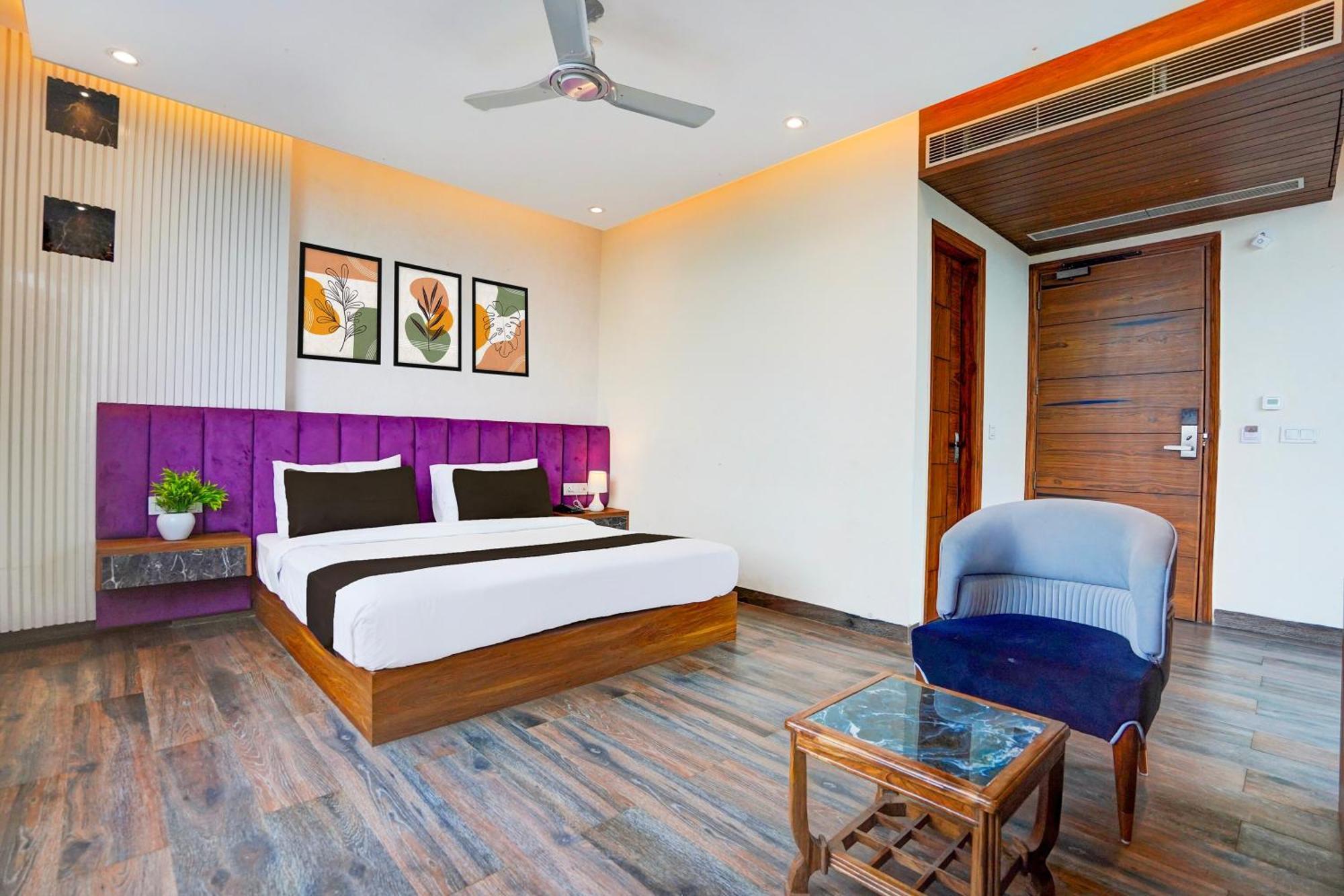 S R Plaza At Delhi Airport Hotel Ню Делхи Екстериор снимка