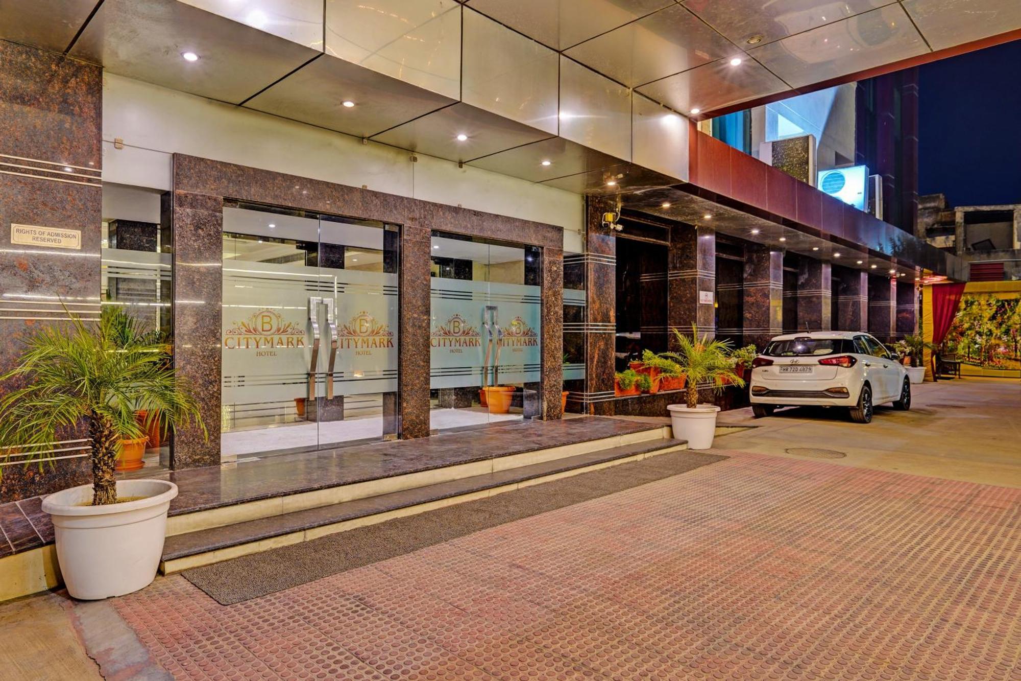 S R Plaza At Delhi Airport Hotel Ню Делхи Екстериор снимка