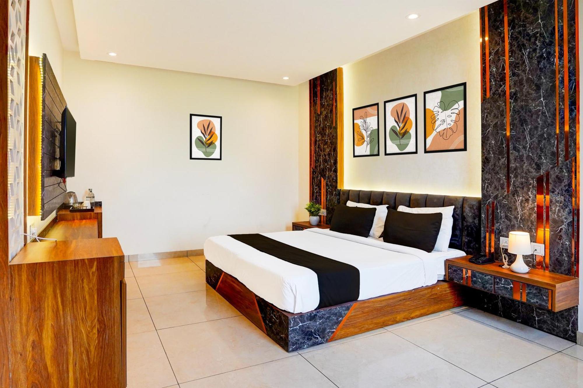 S R Plaza At Delhi Airport Hotel Ню Делхи Екстериор снимка
